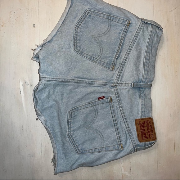 Women's Light Blue Denim Shorts 501® LEVI'S® ORIGINAL SHORTS - Picture 5 of 9